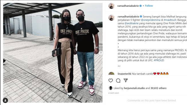 Foto: Nia Ramadhani Pamer Potret Temani Sang Suami, Celana Kulotnya Jadi Sorotan (instagram/ramadhaniabakrie)