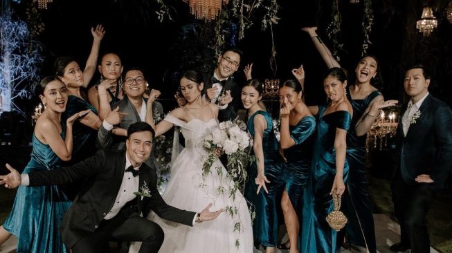 Gaya Artis Jadi Bridesmaid (instagram/@maudyayunda)