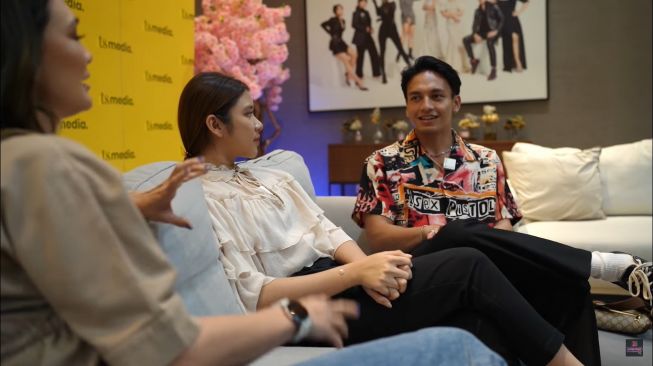 Jefri Nichol dan Tiara Andini di podcast Luna Maya. [YouTube]