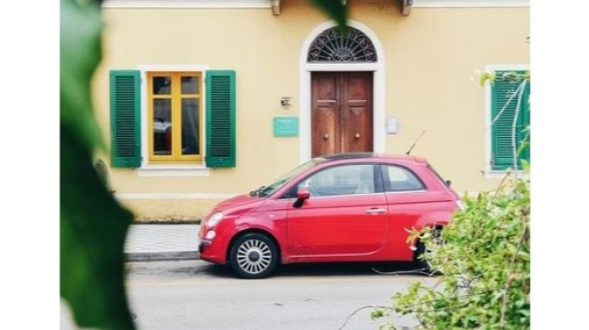 Pria Paruh Baya Usir Pengendara Mobil yang Terparkir di Pinggir Jalan, Geram Karena Tak Beli Dagangannya