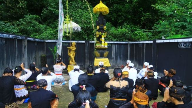 Ritual Mendak Tirta jelang Yadnya Kasada