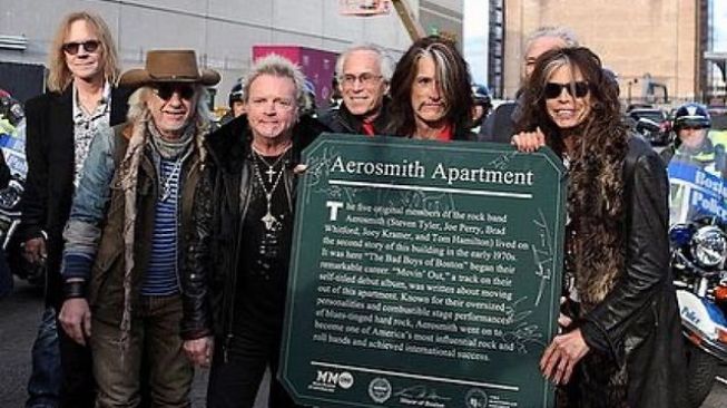 Musisi Dunia yang Pernah Batal Konser di Indonesia (Instagram/aerosmith)