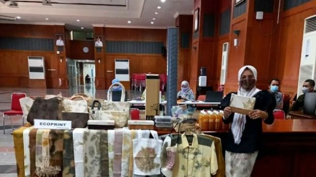 Sukses Dulang Cuan dari Usaha Ecoprint, Berikut Kisah Ida Rosita