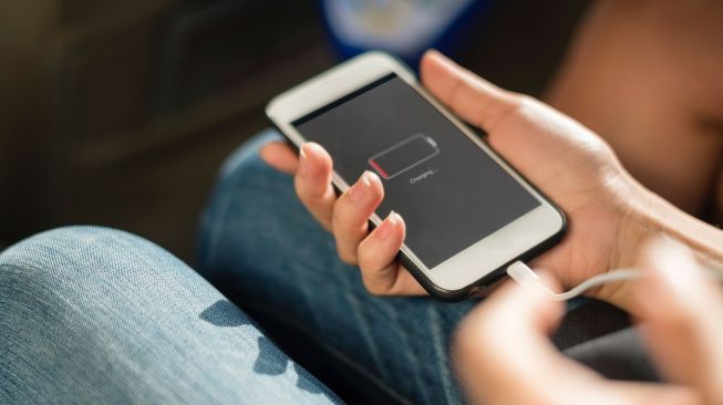 Jarang Disadari, 4 Kesalahan Ini Sebenarnya Jadi Penyebab Baterai Ponsel Anda Bocor