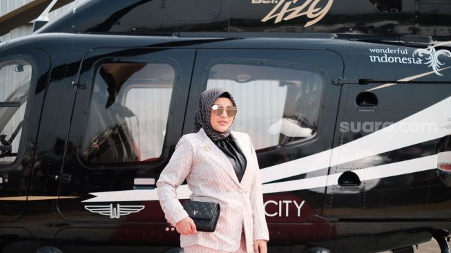 Bak Lady Boss, Simak Gaya Aurel Hermansyah Turun dari Helikopter (Suara.com/ Dini Afrianti)