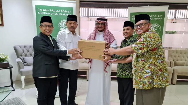 Lewat Baznas, Pemerintah Arab Saudi Salurkan Bantuan Kurma