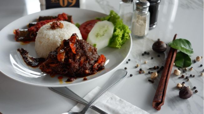 Rendang: Asal-Usul, Makna Filosofis hingga Menjadi Masakan Mendunia