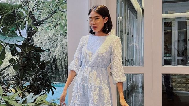 Bagikan Potret OOTD saat Kerja, Baby Bump Alika Islamadina Bikin Gemas