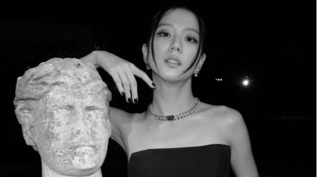 Jisoo BLACKPINK Tampil Memukau di Acara Cartier Gala