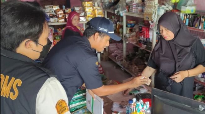 Tekan Peredaran Rokok Ilegal, Bea Cukai Laksanakan Operasi Gempur Rokok Ilegal di Sejumlah Wilayah