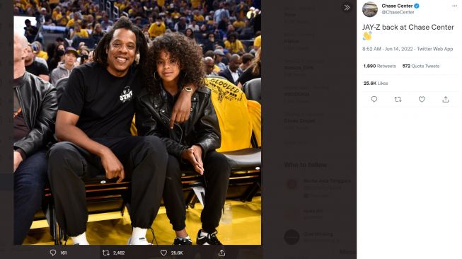 Gaya Kompak Blue Ivy dan Jay Z saat Nonton NBA, Father-Daughter Goals!