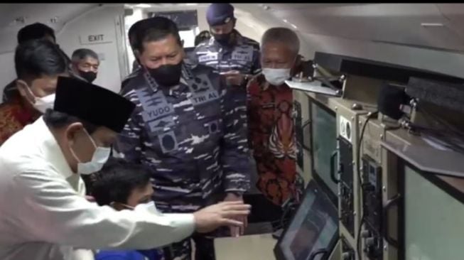 Menteri Petahanan Prabowo Subianto Serahkan Pesawat dan Helikopter Canggih ke TNI AL