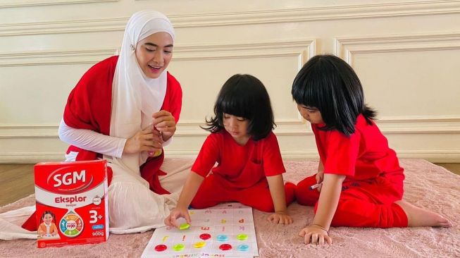 Potret Terbaru Anak Kembar Artis (Instagram/@apriljasmine85)