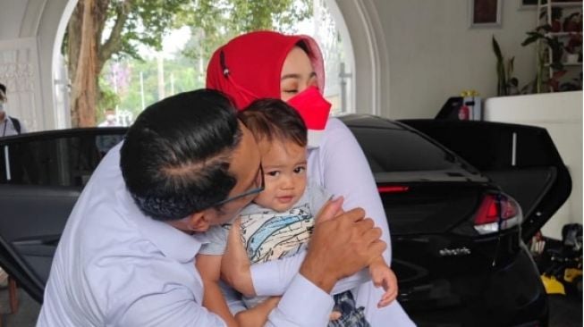 Awal Mula Ridwan Kamil Angkat Arkana Menjadi Anak Bungsunya