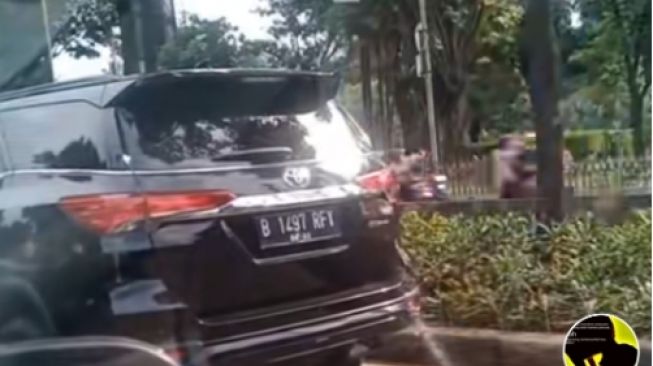 Plat Nomor RFY Punya Siapa? Polisi Loloskan Terobos Jalur Busway, Ditindak Usai Viral