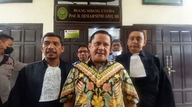 Irjen Napoleon Bonaparte usai sidang di Pengadilan Negeri Jakarta Selatan, Kamis (16/6/2022). [Suara.com/Arga]
