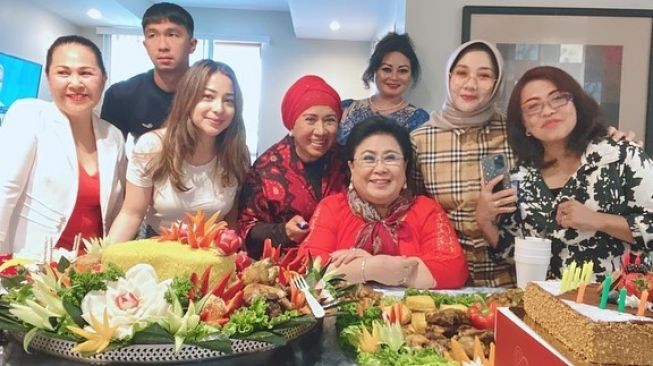 Potret Kompak Ibunda Nikita Willy dan Besan (instagram/@yorafebrina)