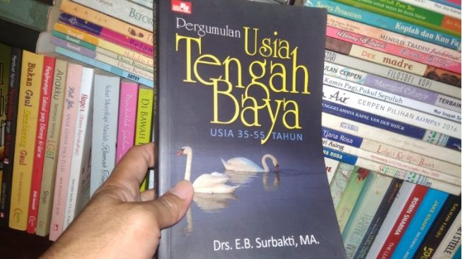 Hindari Stres pada Usia Tengah Baya, Ulasan Buku Pergumulan Usia Tengah Baya