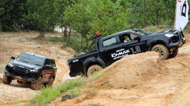 Isuzu Optimistis Jual 1200 MU-X dan D-Max di 2022