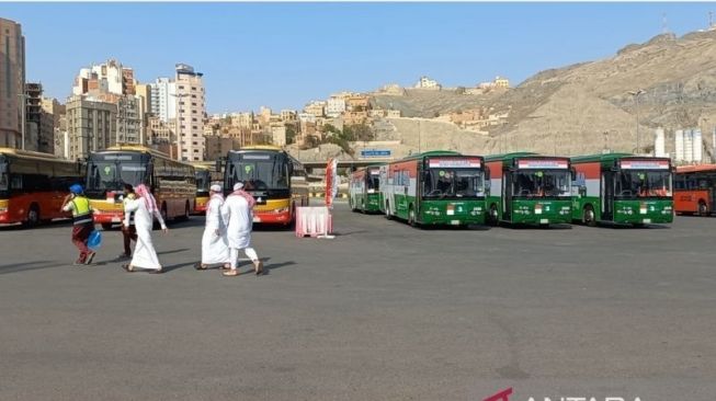 Usai Lempar Jumrah Aqobah,  Jamaah Haji Bisa Naik Bus ke Masjidil Haram Untuk Tawaf Ifadah Lebih Awal