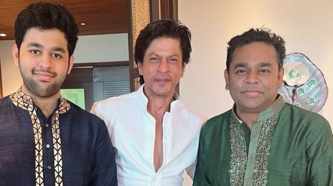 Shah Rukh Khan Foto Bareng Ar Rahman, Netizen Nostalgia: Jadi Kangen Dil Se