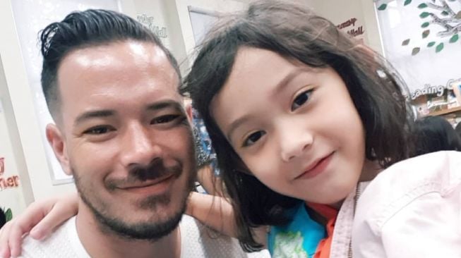 Kedekatan Mikhaela Lee dengan Ayah (instagram/@zackleelife77)