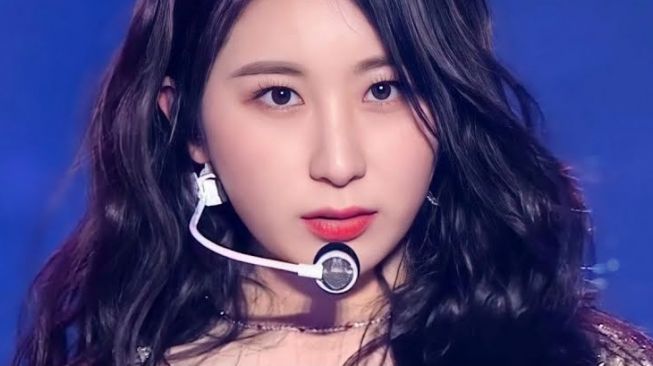 Tak Kunjung Debut Usai IZ*ONE Bubar, Fans Khawatirkan Karier Lee Chaeyeon