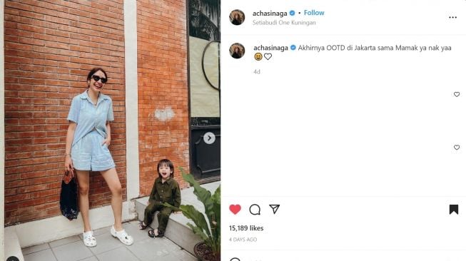 Foto: Acha Sinaga Bagikan Potret OOTD Bareng Anak, Baju Kusut Saja Masih Terlihat Kece (instagram/achasinaga)