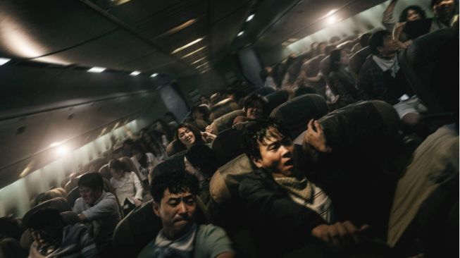 Tawarkan Ketegangan Terjebak di Pesawat, Film Emergency Declaration Bertabur Bintang