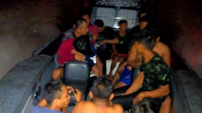 Kapal Pengangkut PMI Ilegal dari NTB Terbalik di Perairan Batam, 23 Orang Selamat, 7 Orang Masih Hilang