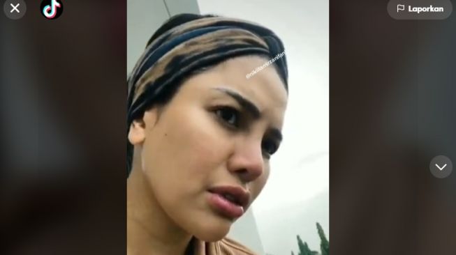 Nikita Mirzani Sempat Live Instagram saat Rumahnya Dikepung Polisi, Warganet Malah Muji Keberaniannya