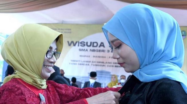 Potret Zara Wisuda Kelulusan SMA (Instagram/@ataliapr)