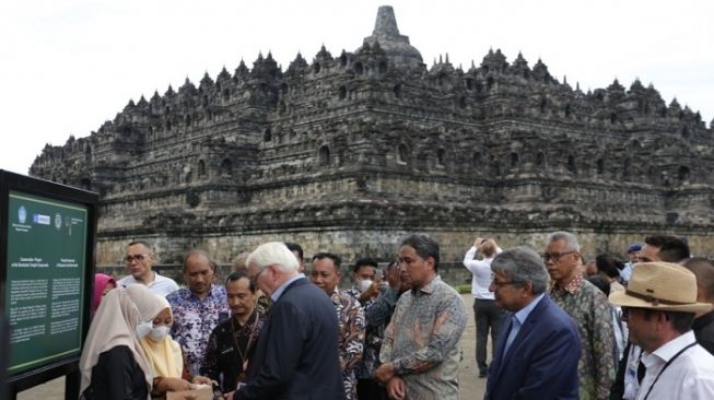 Kunjungi Candi Borobudur, Presiden Jerman Tak Pakai Sandal Khusus Upanat, Ini Alasannya