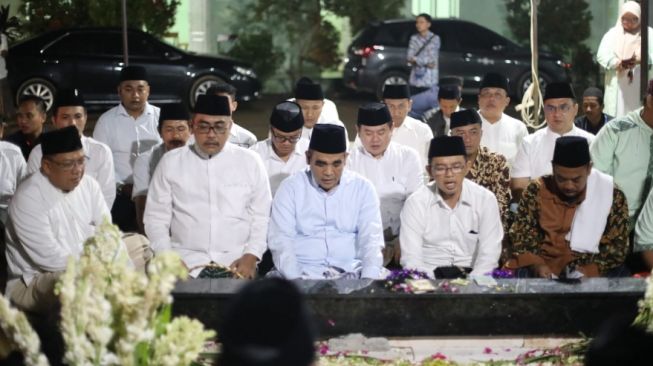 Ahmad Muzani Ziarah Ke Makam KH Dimyati Rois, Gerindra-PKB Bicara Kedekatan Dan Kebersamaan