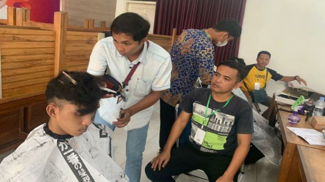 Pelatihan Barbershop, Cara Pemkab Banyuwangi Tingkatkan Kemandirian