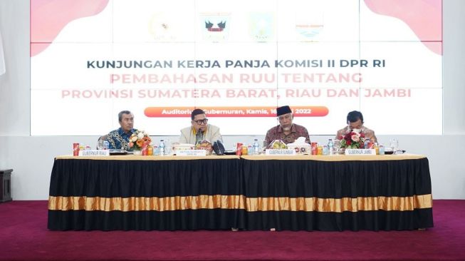 Rapat dengan Komisi II DPR, Gubernur Riau Kembali Perjuangkan Tenaga Honore