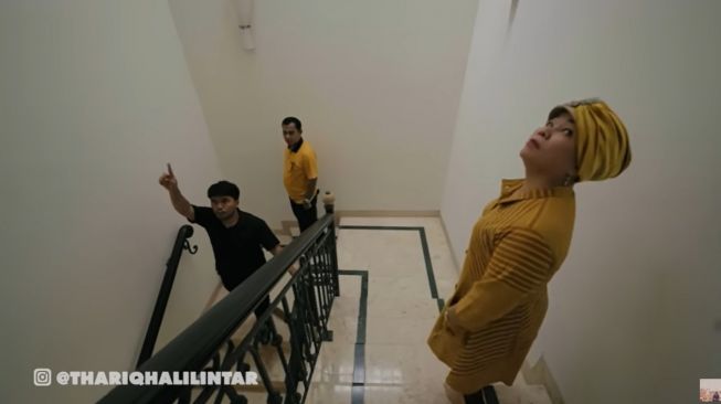 Momen Rumah Thariq Halilintar Disidak Calon Mertua (YouTube/Thariq Halilintar)