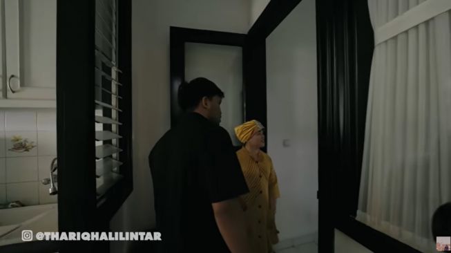 Momen Rumah Thariq Halilintar Disidak Calon Mertua (YouTube/Thariq Halilintar)