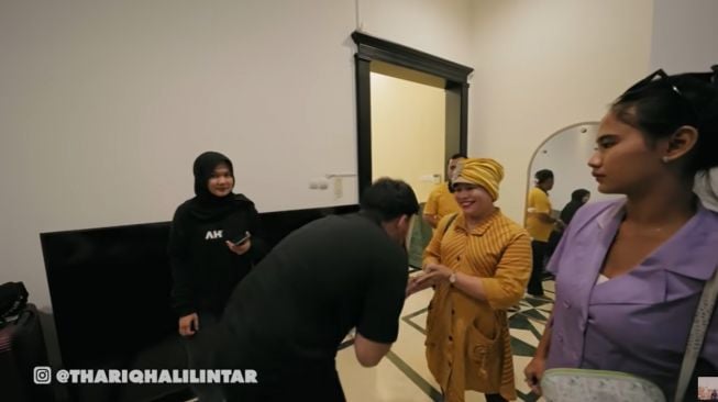 Momen Rumah Thariq Halilintar Disidak Calon Mertua (YouTube/Thariq Halilintar)