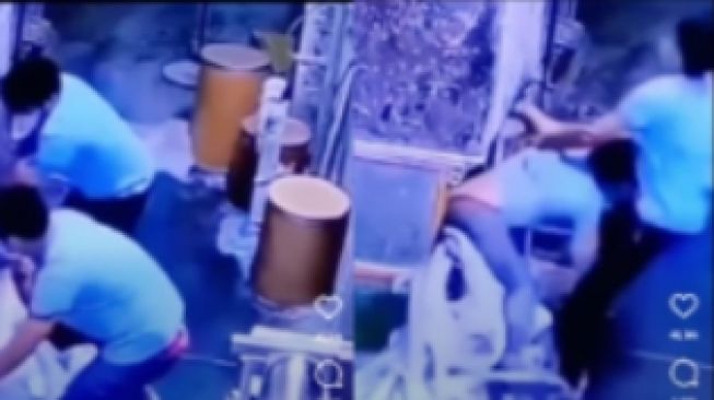 Pekerja Tersedot Mesin Penghancur Sisa Barang Pabrik, Diselamatkan Respons Cekata Temannya