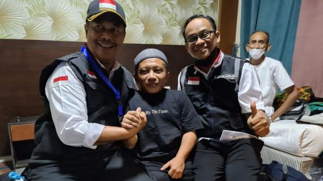 Nabung Rp20 Ribu per Hari, Sudirman Penyandang Disabilitas Naik Haji dari Hasil Jual Pulsa