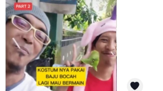 Seru, Sekelompok Pemuda Datang ke Kondangan Teman Masa Kecil Pakai Kostum Bocah