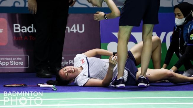 Pebulu tangkis Kanada, Kristen Tsai mengalami cedera di Indonesia Open 2022. [BadmintonPhoto/BWF]