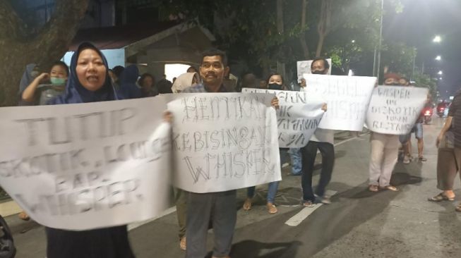 Warga Dukuh Pakis Surabaya Ini Demo Gara-gara Musik DJ di Diskotik Terdekat Terlalu Bising