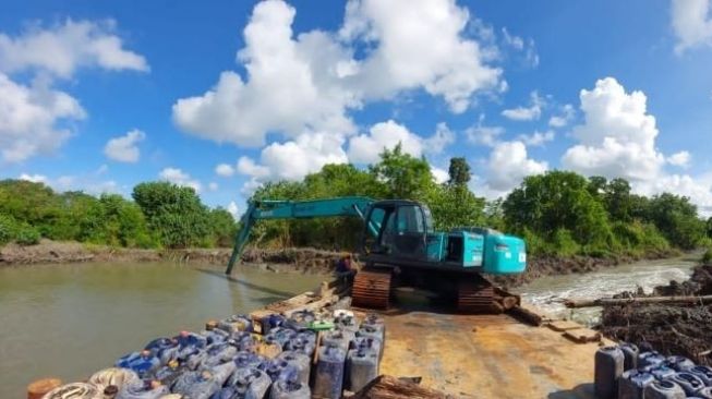 Air Pasang Tinggi, Tanggul Penyekat Saluran di Kampung Bumi Dipasena Makmur Jebol