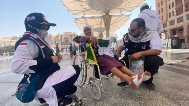 Masjidil Haram Sediakan Jasa Pendorong Kursi Roda Resmi untuk Tawaf dan Sa'i