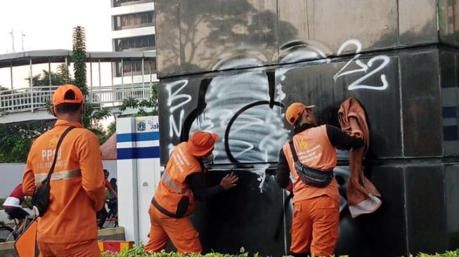 Polisi Selidiki Pelaku Vandalisme Patung Jenderal Besar Sudirman Di Jakarta Selatan