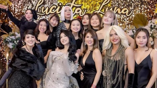 10 Potret Acara Ultah Lucinta Luna yang Mewah, Dihadiri Banyak Artis ...