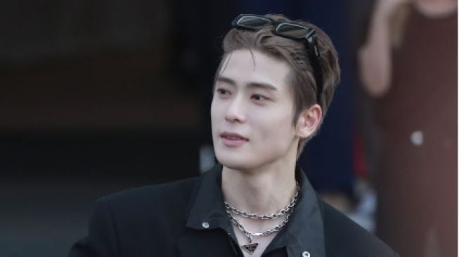 Tampil Menawan, Jaehyun NCT Jadi Pusat Perhatian di Prada SS23 Fashion Week