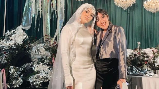 Gaya Artis Hadiri Nikahan Sivia Azizah (instagram/@ifyalyssa)